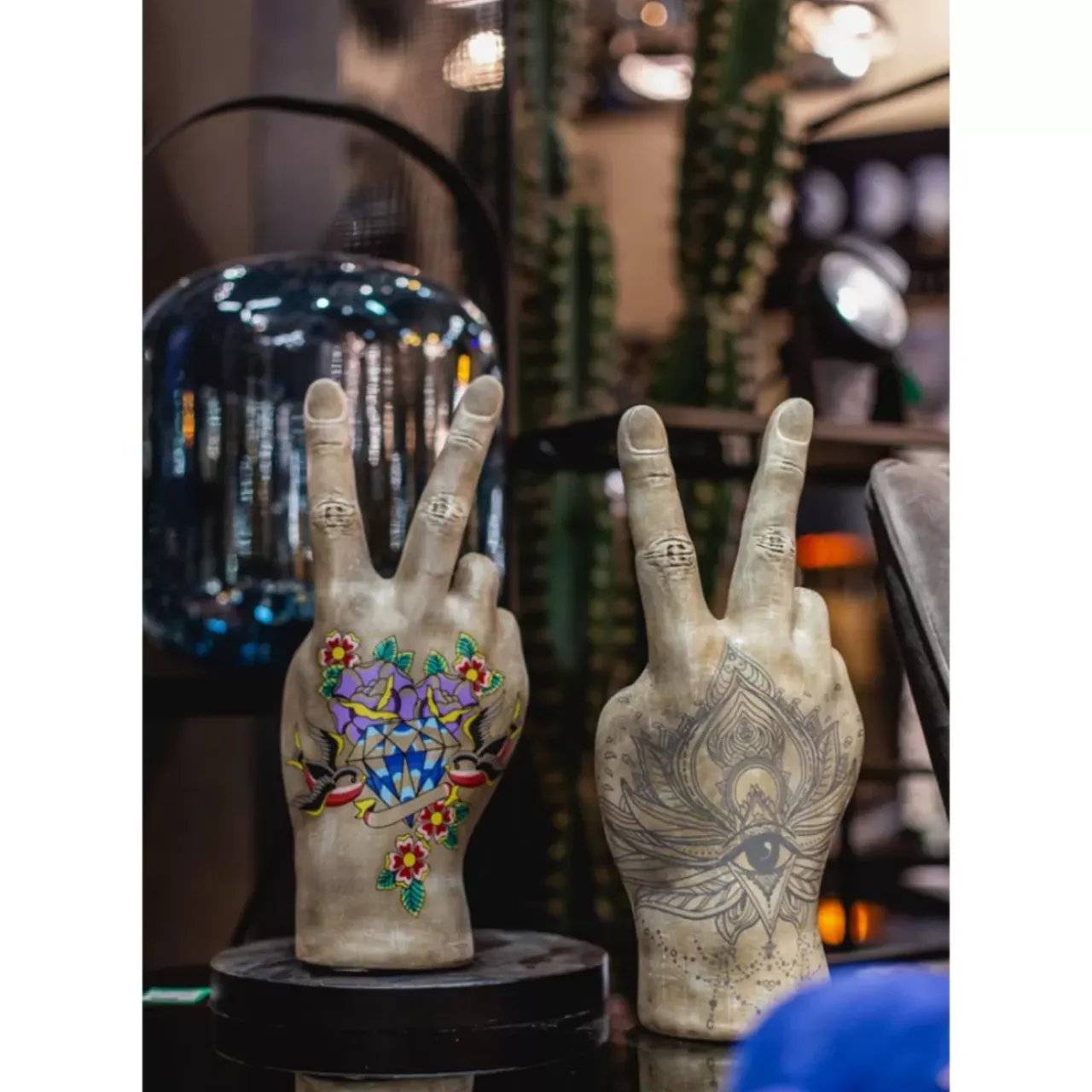 KARE Design Deko & Geschenkartikel-Deko Hand Victory Tattoo Eye 36Cm